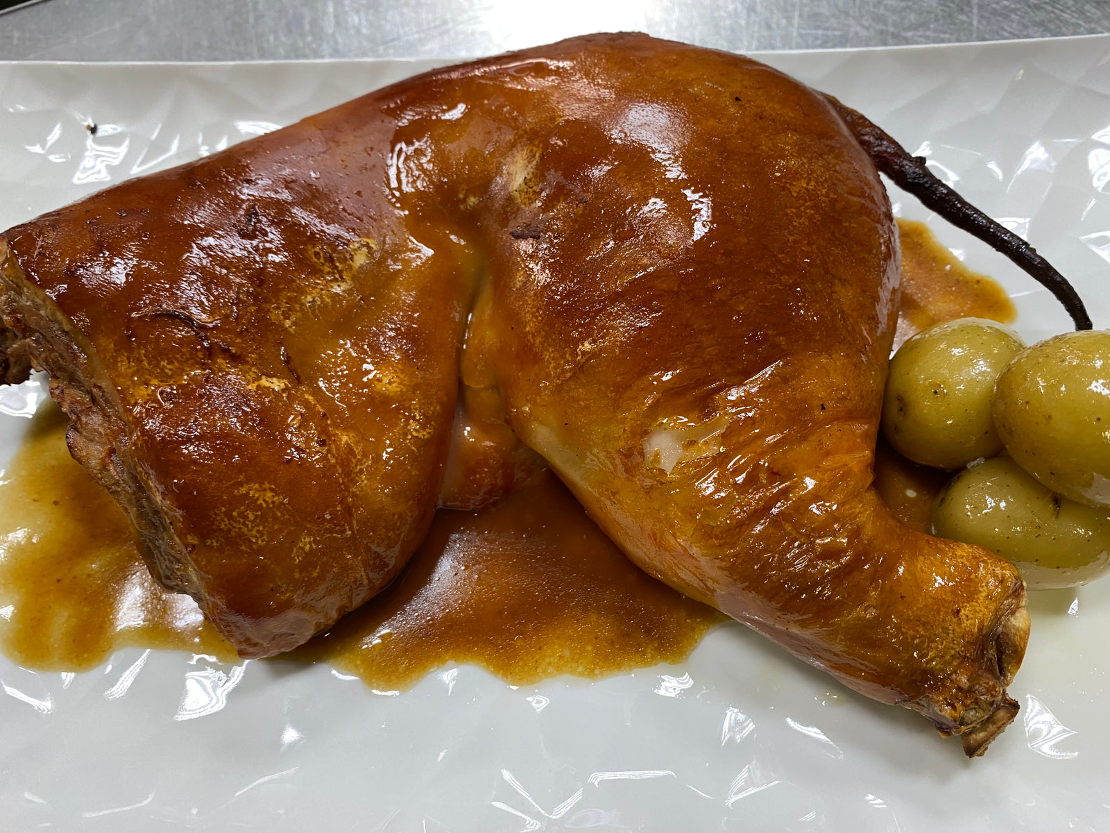 Cuarto de cochinillo lechal